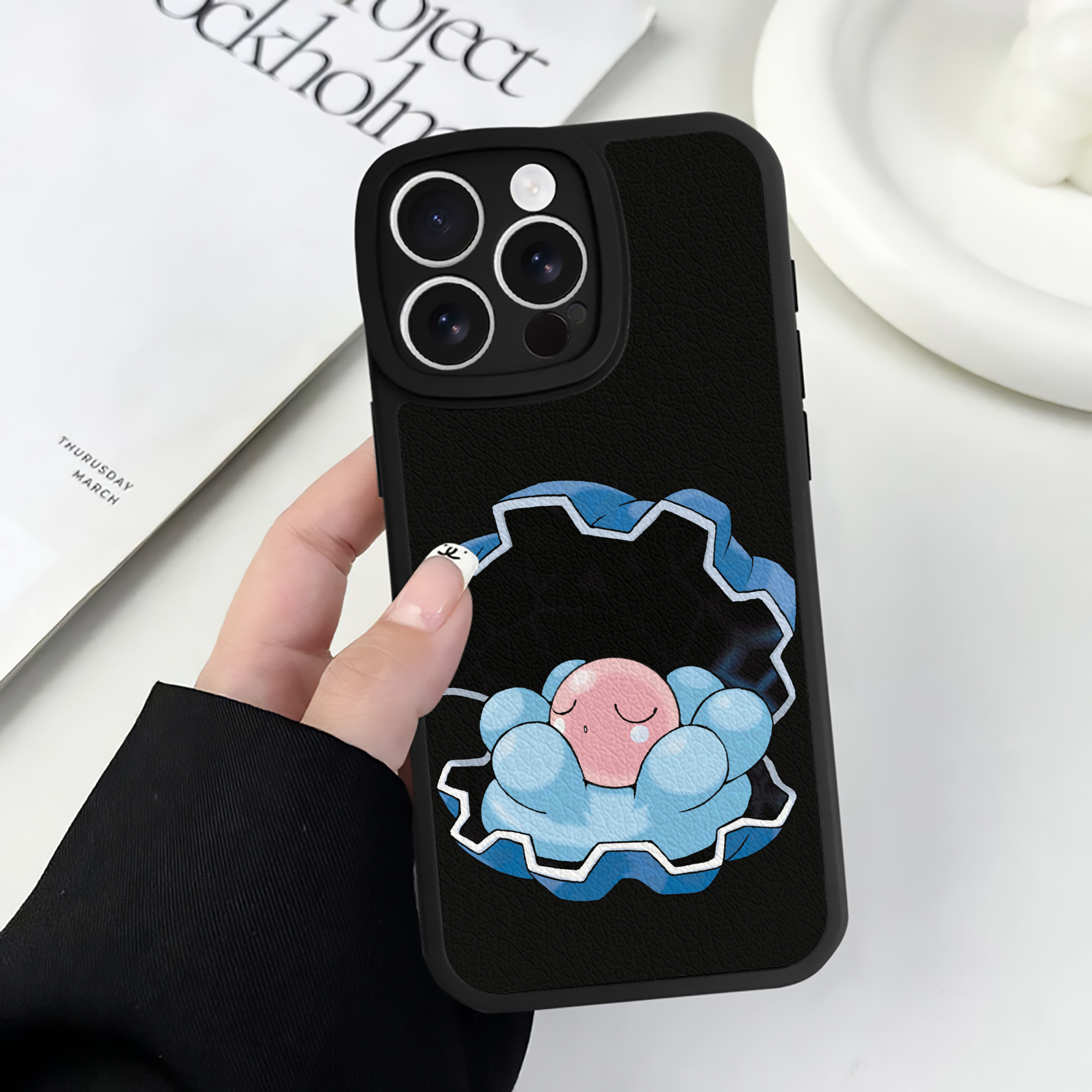 （画像用） ポケットモンスター Pokémon 【iPhone 16シリーズ対応】シリコンスマホケース（レザー調） 材質：シリコン